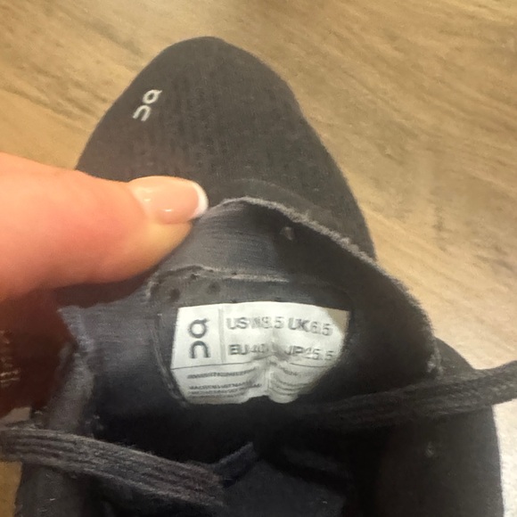 On Running Women Running Shoes - Picture 7 of 10